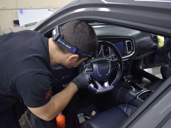 
Procesul de curățare a mașinii